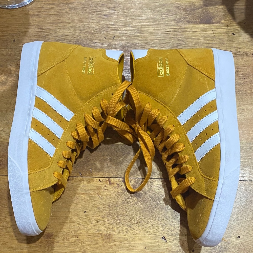 Adidas Yellow High-Top Sneakers with White Stripes Size 8.5 NWT - Picture 3 of 4